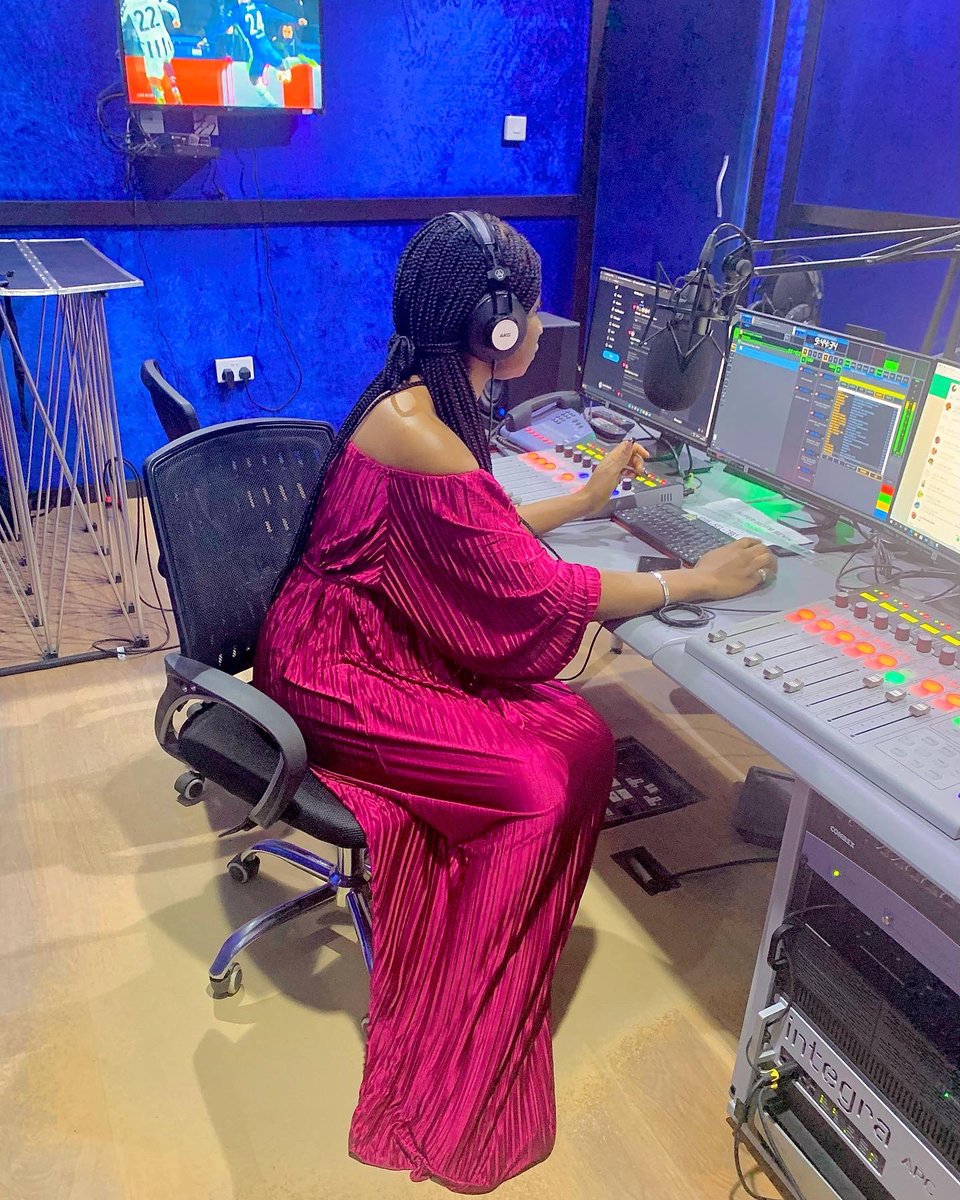Abigailpeter88's tweet photo. Radio Freak 📻💫
Join the #breakfastcrew every morning..on @superfmbenin https://t.co/yZsx33J8dQ
