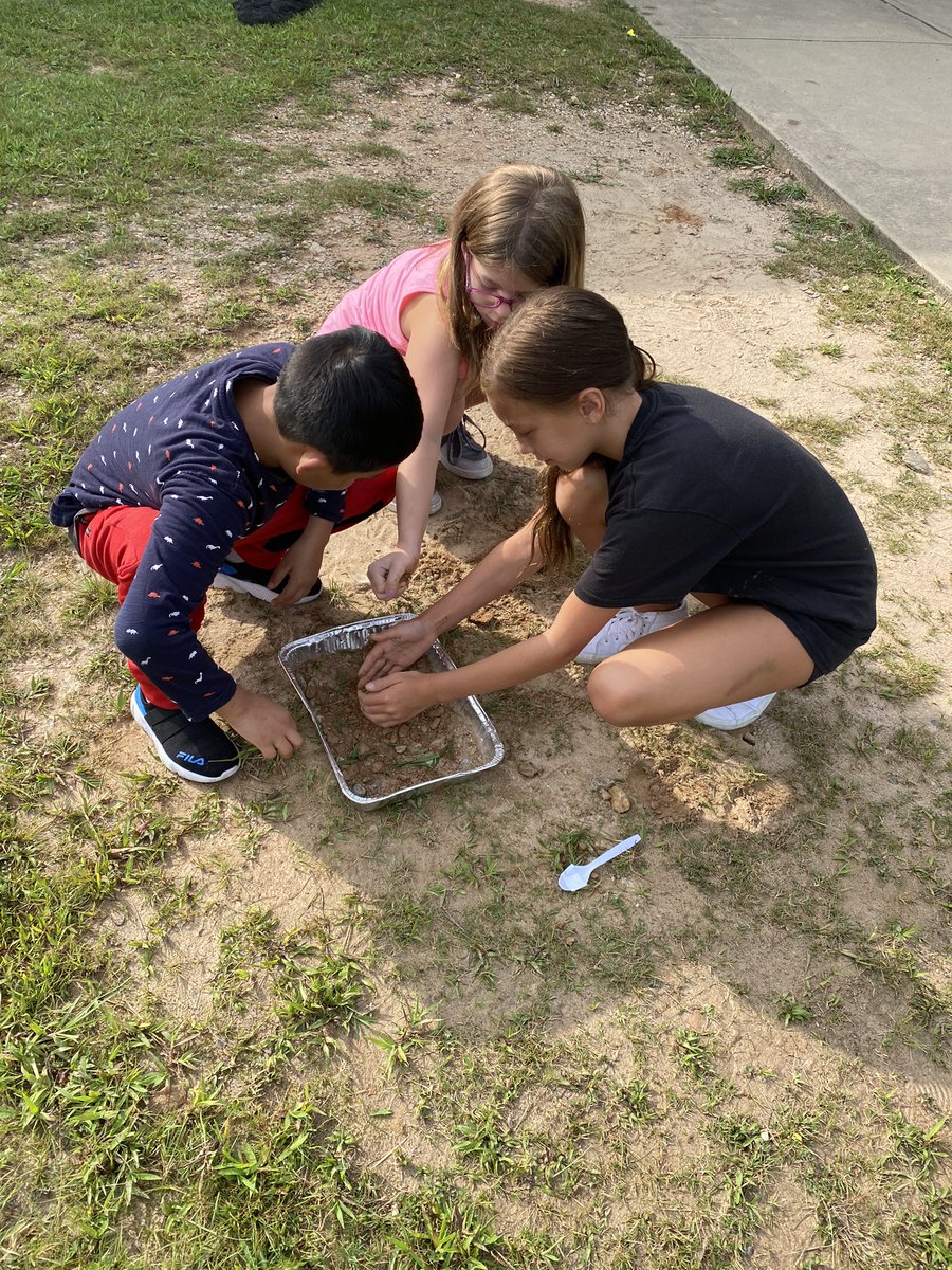 jen_frady's tweet photo. Learning about landforms and the effects of constructive and destructive forces in 5th grade Science. We will watch the changes for a few weeks and record it in our journals. @MRegan0123 @Beth_Coryell @JanetMarotte777 https://t.co/GrInDcLftH