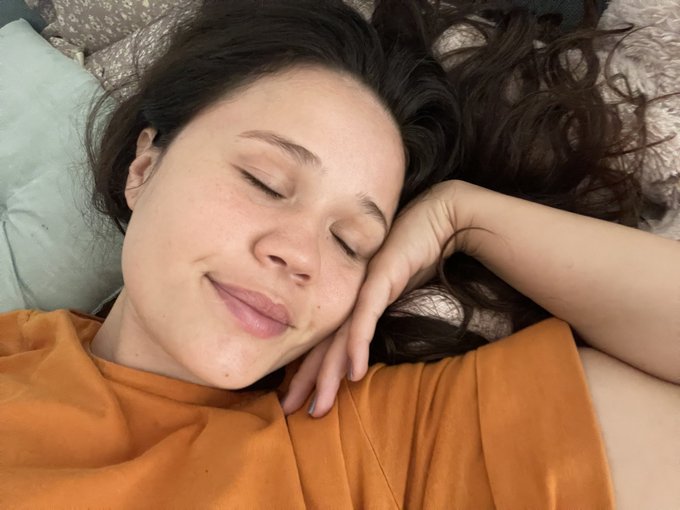 1 pic. imagining if this is how sleeping and waking up felt ? https://t.co/5Cip4LaV0K