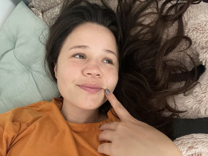 2 pic. imagining if this is how sleeping and waking up felt ? https://t.co/5Cip4LaV0K