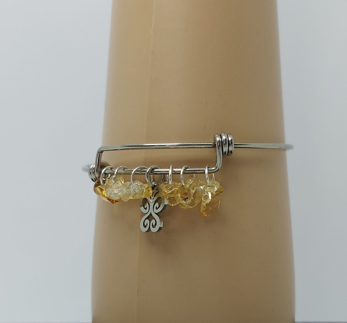AlynsAttic's tweet photo. Adjustable Stainless Steel Bangle with Butterfly Charm & Citrines - dia 6.5cm #bangle #AdjustableBangle
➤ https://t.co/yhY9fSPhPg https://t.co/EMP14vU4BZ