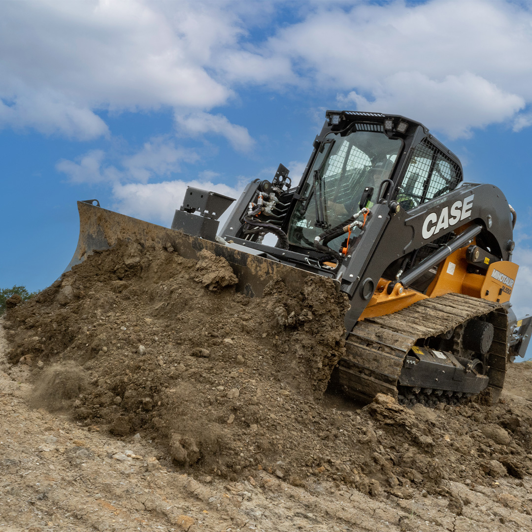 CaseCE's tweet photo. Truly the heart of a dozer. The CASE Minotaur DL550 includes the dozer-style grips and joystick as well as blade shake and fine grading features that dozer operators know and love. Check it out: https://t.co/VIgrncPw1F #compactdozerloader #minotaurdl550 #casece https://t.co/79ugRt2hRf
