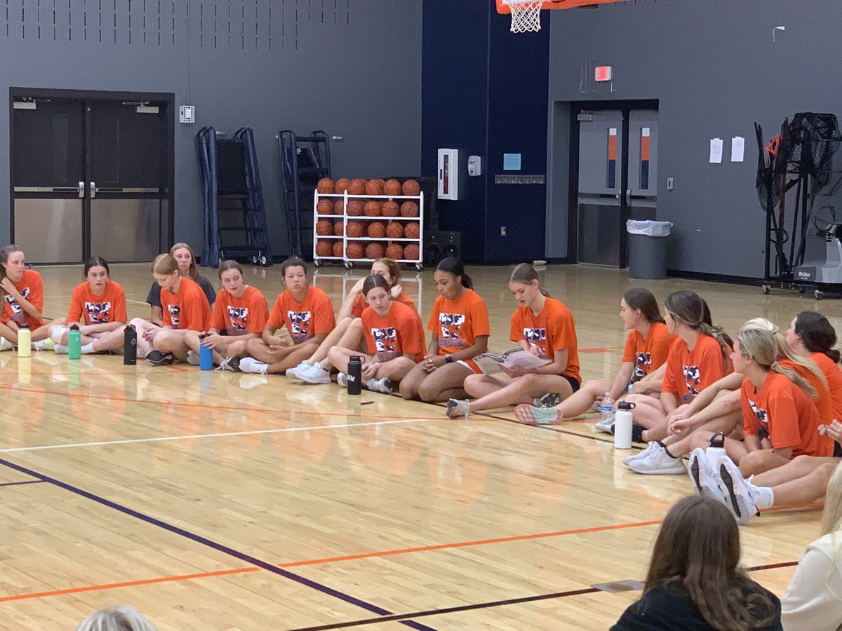 WakelandVB's tweet photo. Kaleigh and Jessica leading 2Words! @MackeySpeaks @Friscoisdsports #NOW #studentleaders #ourFISDstory https://t.co/JnHylZXrwt