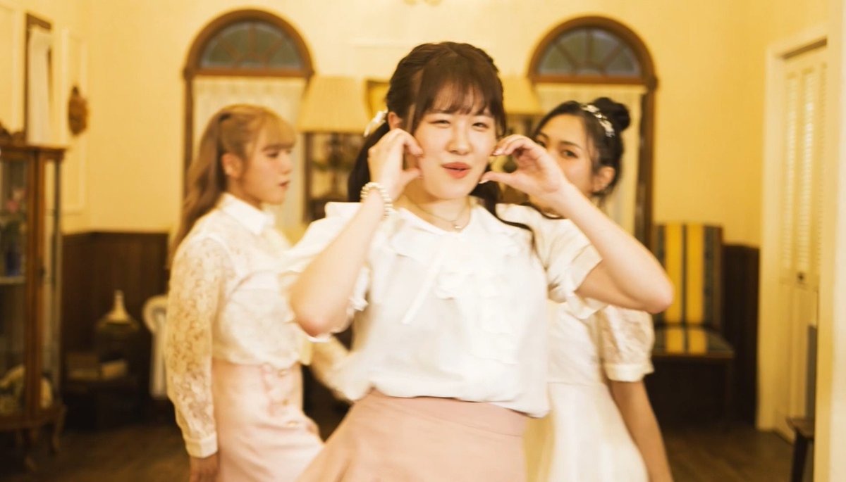 LiellAria's tweet image. tinystep かほさん cute moment
今回のMVの主人公と言ってもいいと思った🥺

#GCiB
#GirlsCryingInBathroom
#tinystep