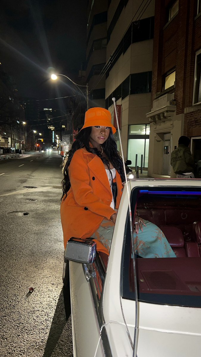 Jayd_Ink's tweet photo. I just wanna set the mood right 💎
#queenst https://t.co/O1xopC53y9