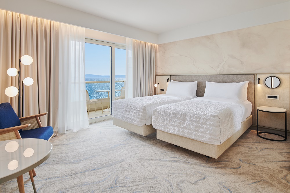 𝙳𝙸𝚂𝙲𝙾𝚅𝙴𝚁: Elegant room
Choose a sea view and enjoy in the stunning panoramic view over the Adriatic Sea or opt for a calm park view.
King or twin? Don't worry, we got you covered! 

Eager to discover more? ➡  bit.ly/3PIiFND 

#marriotthotels #travelbrilliantly