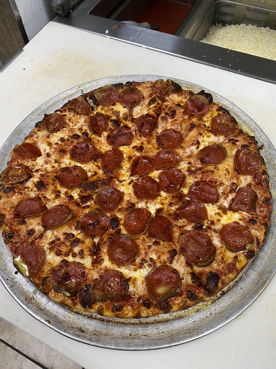 dbz99's tweet photo. It's said that imitation is the sincerest form of flattery. I don't have that oven that @FrediThePizzamn has and I am not even close Anyway!! You da man Fredi❣️ #bestinDetroit Example 1: is the pizza legend & maestro. Example 2: is my hack ass at a friends store!! https://t.co/MSdSJo9f7Z