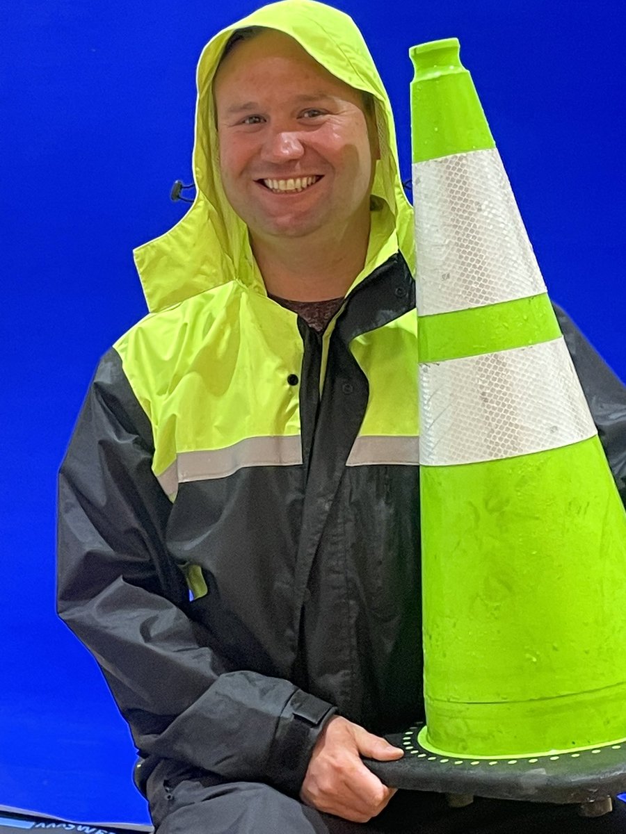 ColtonJWillis's tweet photo. If there was an award for best school pictures. I would win! #theconeman #rainday https://t.co/NPaVQvdoMT
