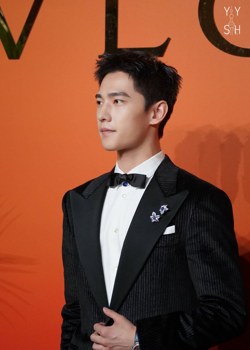 lingtouyangxifu's tweet photo. หล่อหรูดูแพงมาก 😍😍😍
ภาพจากบ้านหยางเหมาเซี่ยงไฮ้ 

#杨洋 #YangYang #หยางหยาง
#YangYangxBvlgari https://t.co/GOAq8ZowWJ