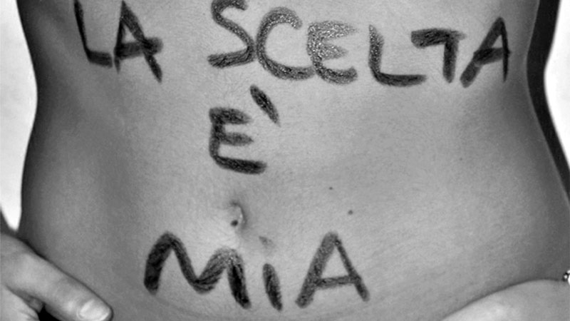 La #Ferragni entra e centra il punto.
Chi difende i diritti delle donne?
La destra fa così.
Non dirà mai che cancella la legge 194 .
Farà come sta facendo nelle Marche.
Farà in modo di impedire le libertà.
Non solo delle donne.