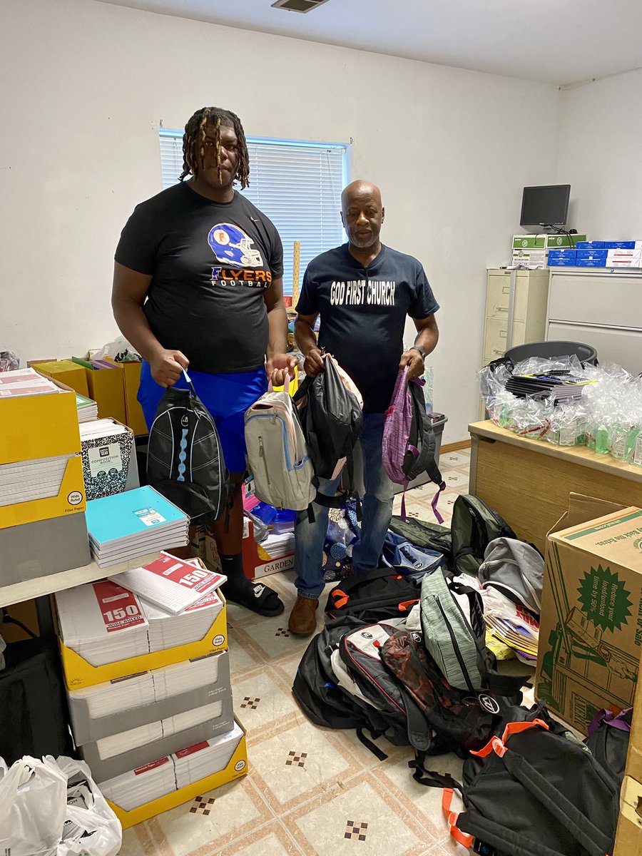 MilesMcVay's tweet photo. Terrance Sheard Foundation & God First Church, Thanks everyone for the donations of school supplies at my college commitment🙏🏽 #McVayCares #FaMousCommits #RollTide #RTR #Alabama #Bama #NexxtWave #23WishList #23TideGang #BamaBoyz #BamaFactor #LikeNoOther #PDP https://t.co/9nV3osNQOH