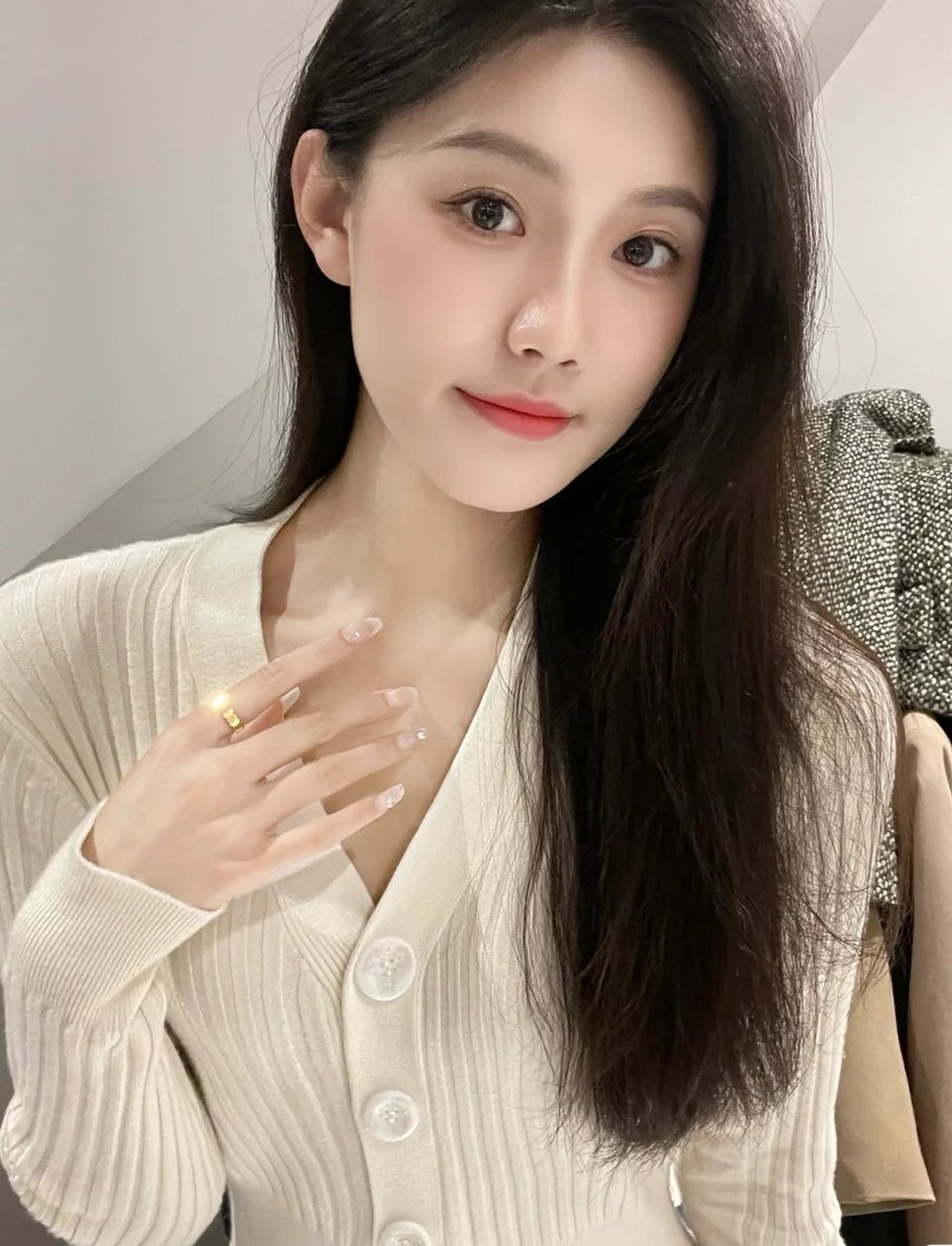 Sturt1O's tweet photo. 本女王要找一个足够忠诚，足够有奴性的狗作为本主的奴隶，跪地为奴，终生为奴，学生勿扰，喜欢姐姐的可以私。 https://t.co/Q6LXTTwTlr