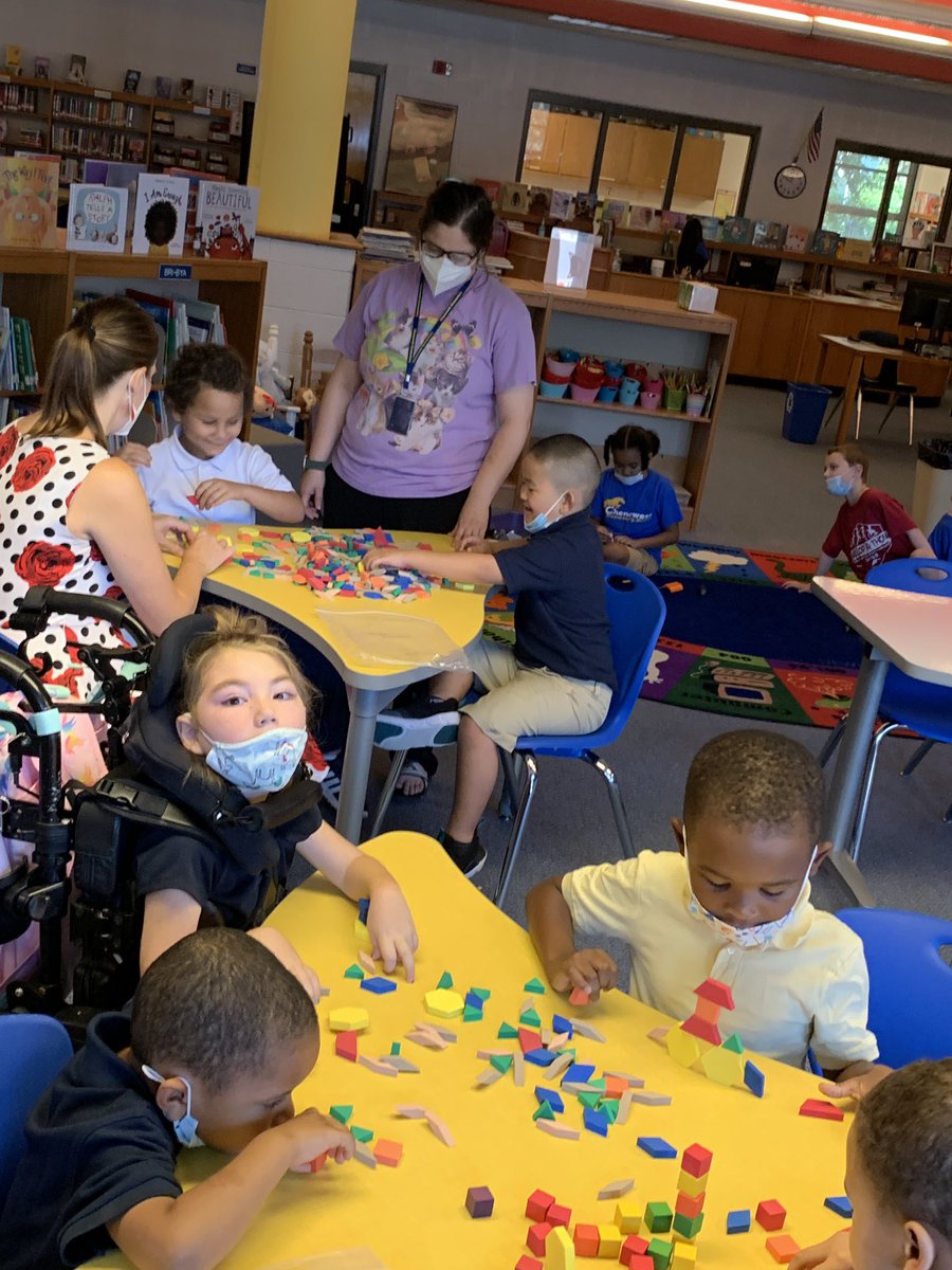 chenoweth137's tweet photo. Our first trip to the @ChargerLMS Chenoweth library this year. All new furniture looks great and is much more kid friendly! @chenowethes @PrincipalBurns @PhillipFarris1 #CESLeadtheCharge https://t.co/c5qLG0Ht7b