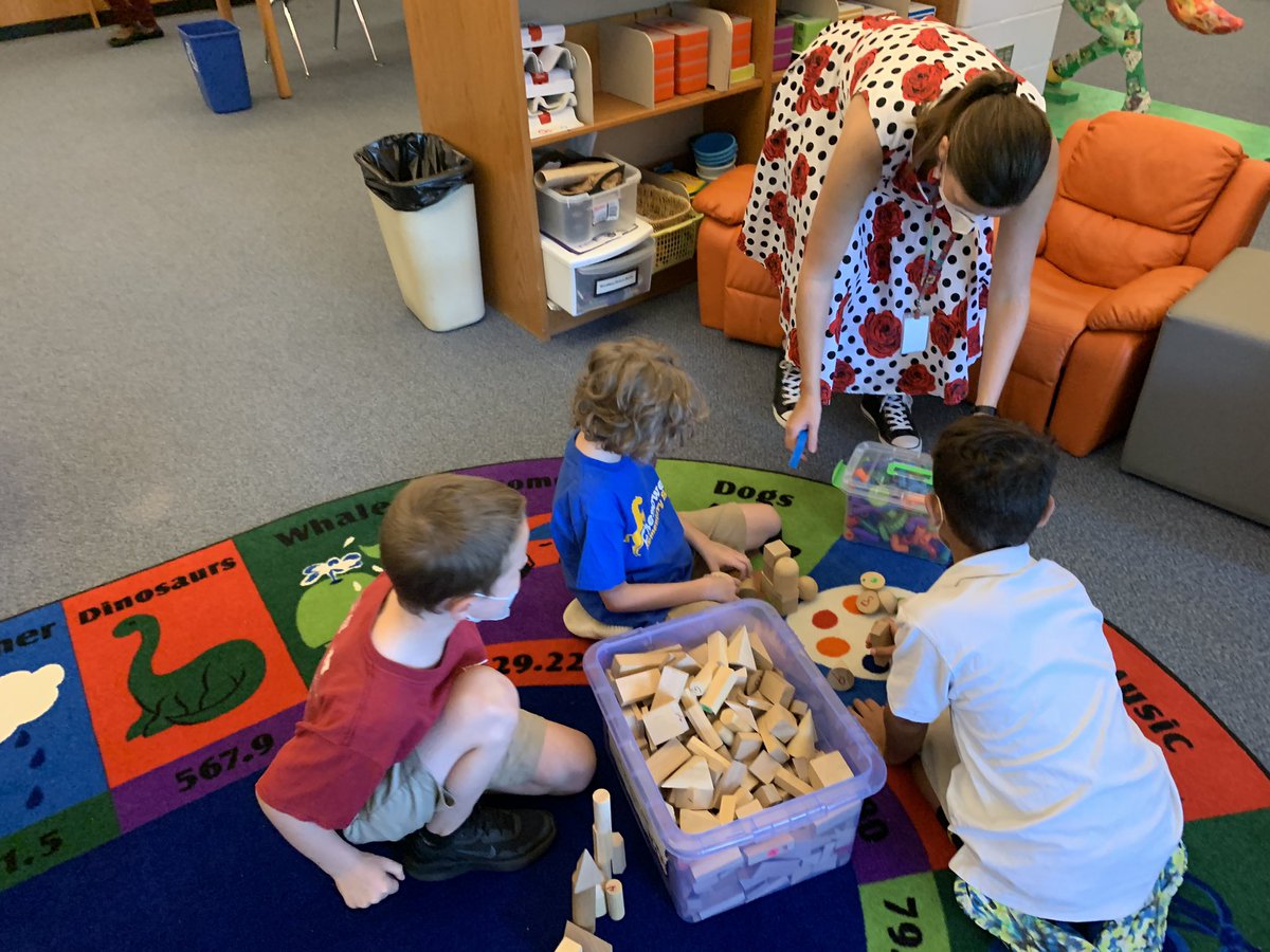 chenoweth137's tweet photo. Our first trip to the @ChargerLMS Chenoweth library this year. All new furniture looks great and is much more kid friendly! @chenowethes @PrincipalBurns @PhillipFarris1 #CESLeadtheCharge https://t.co/c5qLG0Ht7b