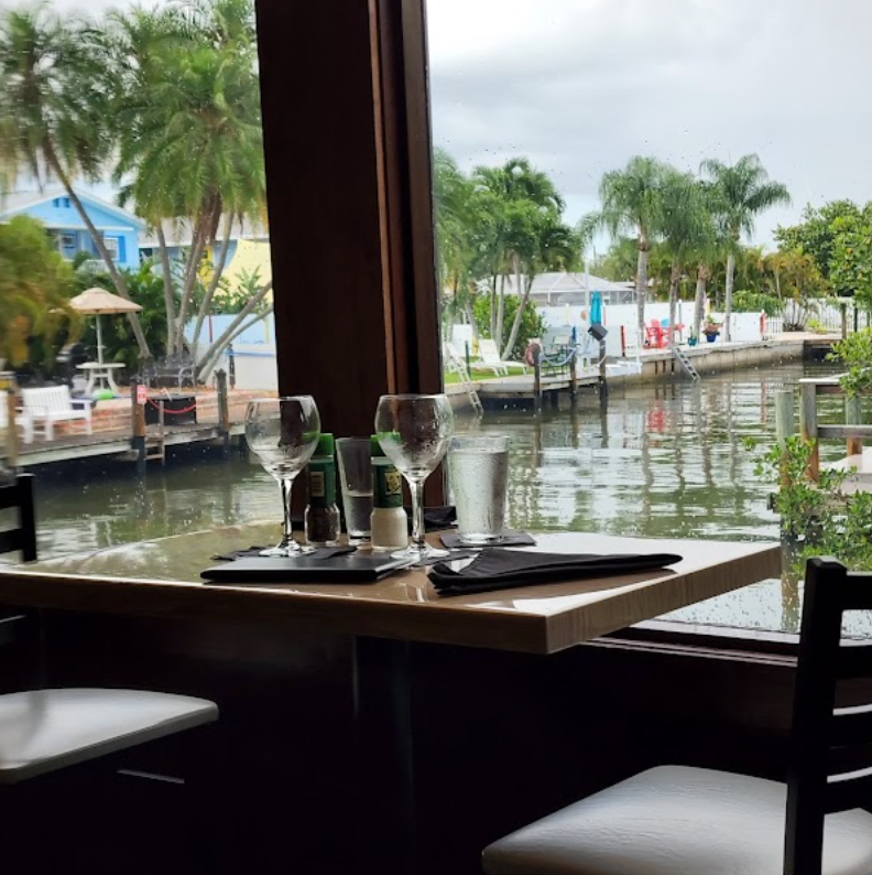 BoathouseGrill's tweet photo. Table for two tonight?
We open at 4 pm for happy hour and early dining. https://t.co/3JGrWXq9xU