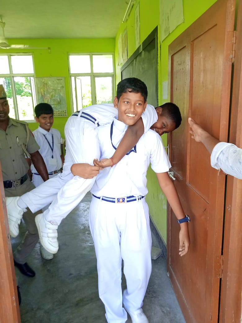 FireService_ANP's tweet photo. #MockDrill &amp; #FireSafety awareness program was conducted for the students &amp; teachers of V.K.V School, Hutbay by #FSHutbay. 177 Students,16 teachers &amp; 02 non-teaching staff were sensitized.
@MediaRN_ANI @DGPANIslands 
 @Andaman_Admin https://t.co/hPU7lxvMG7