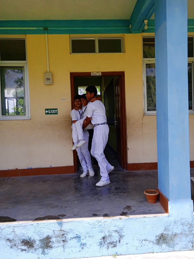 FireService_ANP's tweet photo. #MockDrill &amp; #FireSafety awareness program was conducted for the students &amp; teachers of V.K.V School, Hutbay by #FSHutbay. 177 Students,16 teachers &amp; 02 non-teaching staff were sensitized.
@MediaRN_ANI @DGPANIslands 
 @Andaman_Admin https://t.co/hPU7lxvMG7