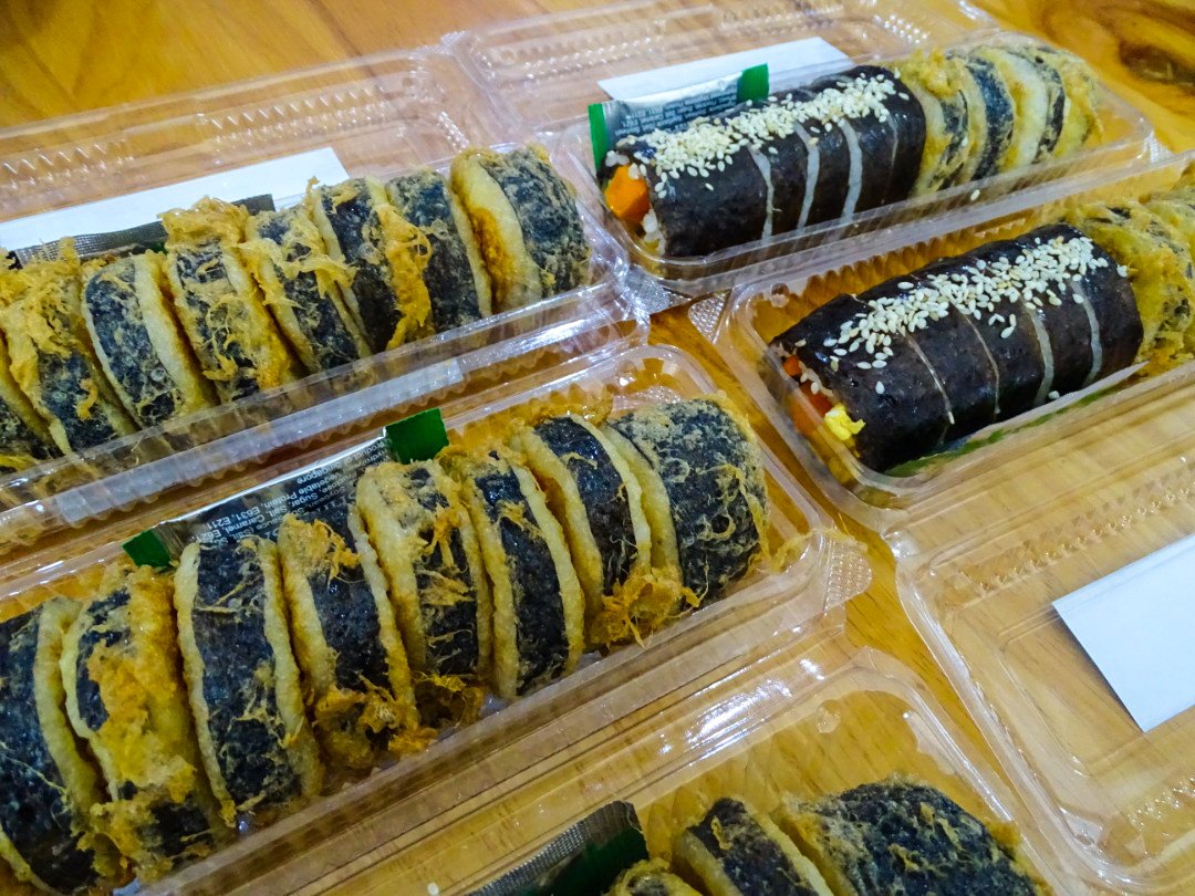 KokumaHq's tweet photo. Kimbap Kokuma blh pilih nak Ori/Mix/Fried sekali ye.

Ramai suka yg Kimbap Fried esp yg takut2 nak cuba Korean Food, confirm jatuh cinta😘 https://t.co/BJVVPqT2in
