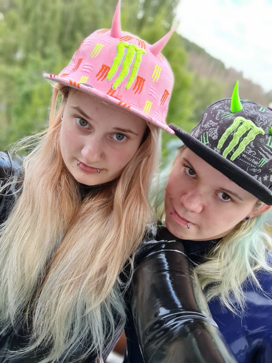 daemoniccouple's tweet photo. Outside on a sunny sommer day. It was really hot🥵
#girls #latex #rubber #monster #kinky #lesbian #transgender #couple #love

https://t.co/5hCiZ3DNIm
https://t.co/GzZegLsYJQ https://t.co/3VnEE7tdOI