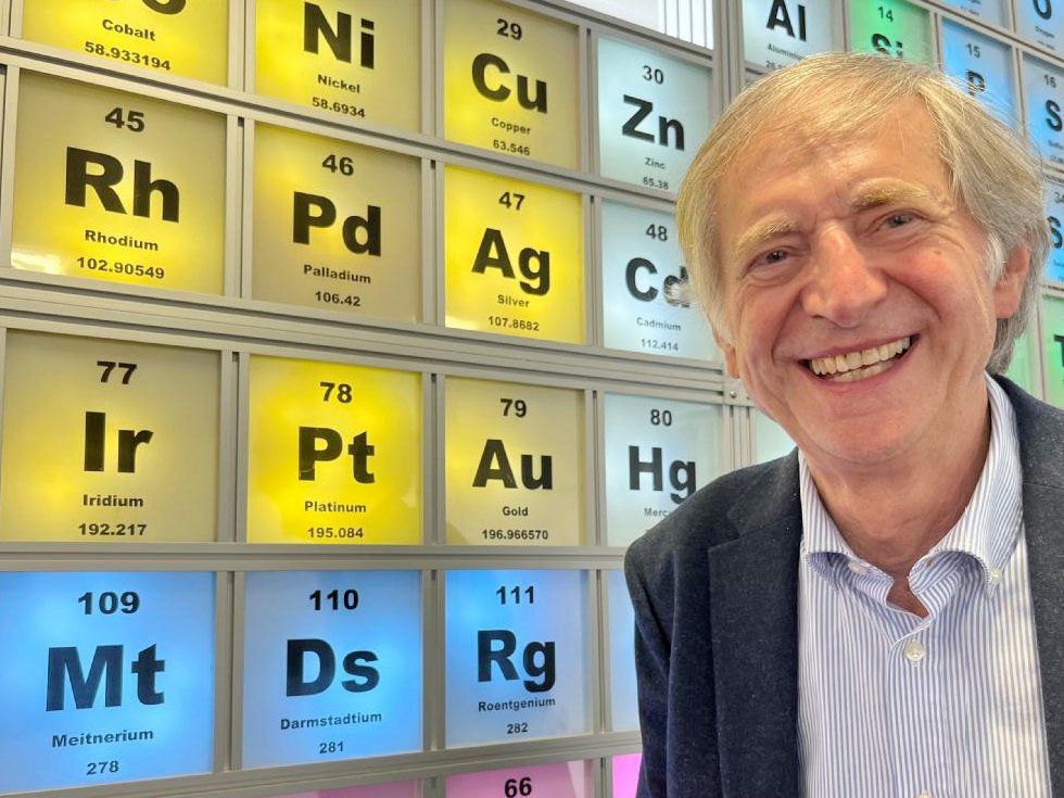 Congratulations to Peter Sadler from <a href="/warwickchem/">Warwick Chemistry</a> for winning the Royal Society Davy Medal for his work on "Metals in Medicine"