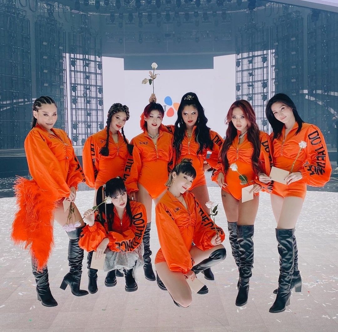 _vibeswthsky's tweet photo. My 🧡💜❤💛💚💗💙🤍
#Happy1stAnniversarySWF 
#1YearDancingWithSWF 
#StreetWomanFighter https://t.co/N5REhG3NIJ