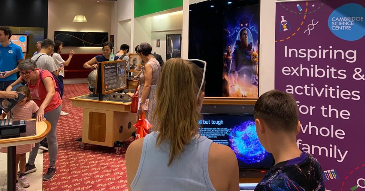 ZymeComms's tweet photo. Great to see so many people enjoying the @camsciencecntr's #PopUpScience in #Cambridge!
Here until the 28 August, the exhibit has a range of fun, interactive activities to inspire young people and families to explore #science.
Learn more: https://t.co/Tm7cz3jmyt https://t.co/DOAVl441im