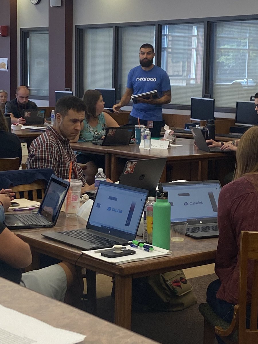 Lisa Eakins tweet media