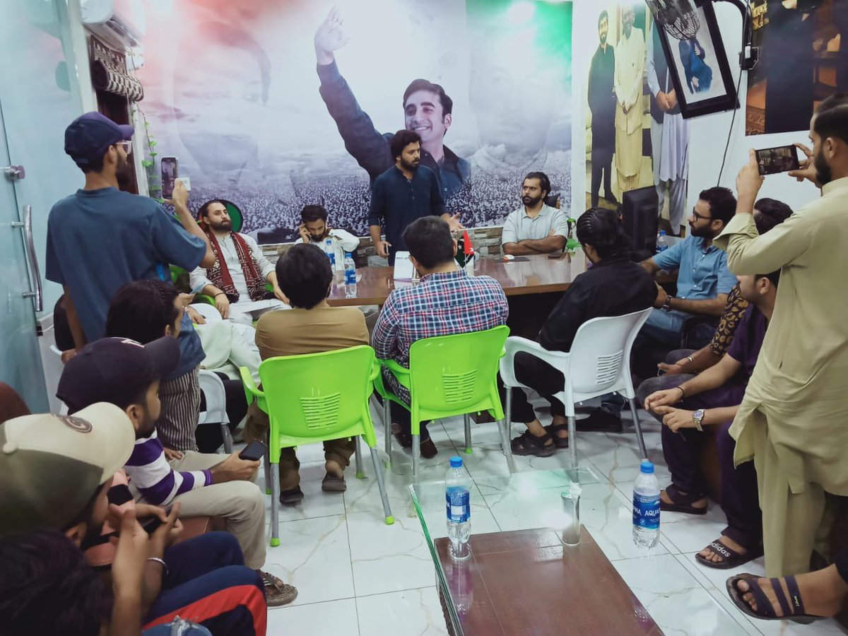 PSFDisttSouth's tweet photo. Yesterday: GS #PSF Sindh @LalaMuradKhan along with #PSFKarachi President @EngrMadniRaza and #PSFSouth Cabinet Visited Lyari For Election Worker in #NA246, PSF Office Bearers meets  with @NadirGabol at #NA246 Office Lyari. https://t.co/Q0EyVbL3wq