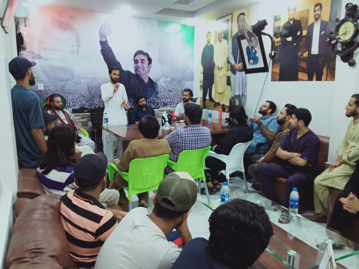PSFDisttSouth's tweet photo. Yesterday: GS #PSF Sindh @LalaMuradKhan along with #PSFKarachi President @EngrMadniRaza and #PSFSouth Cabinet Visited Lyari For Election Worker in #NA246, PSF Office Bearers meets  with @NadirGabol at #NA246 Office Lyari. https://t.co/Q0EyVbL3wq
