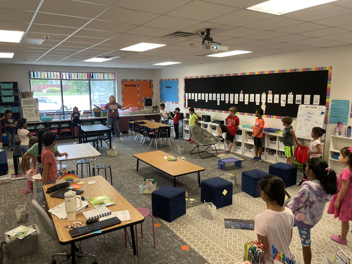 Coach_Laitinen's tweet photo. Our class got to have a 2 minute connection with the one and only @JodiJordan_JJ! We loved hearing about #robertsonUbuntu and sharing something about ourselves.  @Robertson_Elem #robertsonU #robertsonUbuntu https://t.co/Q3DNYjP4Hv