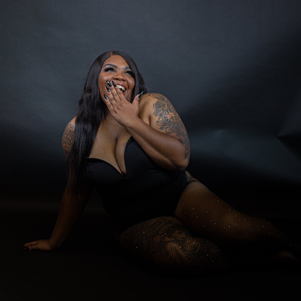 TheArianaMariee's tweet photo. birthday shoot 🖤��️🫶🏾 https://t.co/tBstKcECBH