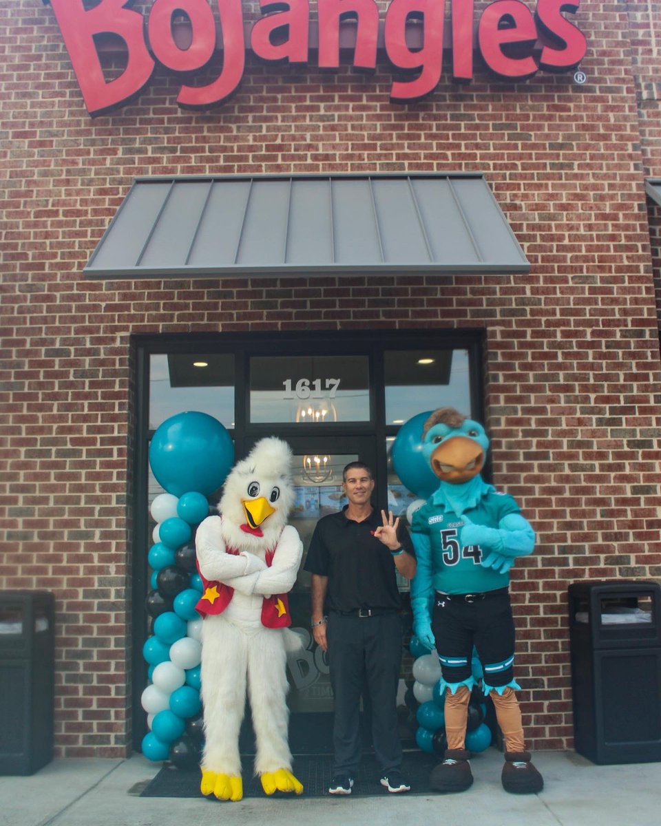 GoCCUsports's tweet photo. We had a blast with @CoachChadwell, @CoastalFootball and Conway @Bojangles today!!
Get your CHANT #BoBox at participating Bojangles locations in and around the Grand Strand! https://t.co/pfe157VlkE