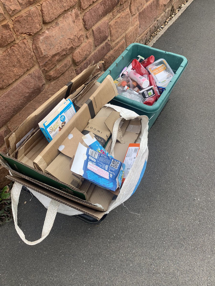 ReidLauraAnn's tweet photo. @copelandbc if you can tell me why my recycling didn’t get picked up today but everyone else’s did it would be appreciated https://t.co/khPIVnQchz