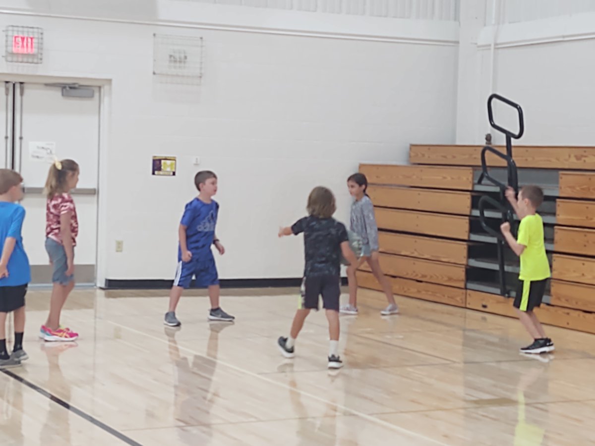 lswardenski4's tweet photo. First Workout Wednesday of the year 4 Square Style! Thanks @IBES_PE #ibtigerpride https://t.co/Mq56RWXNB2