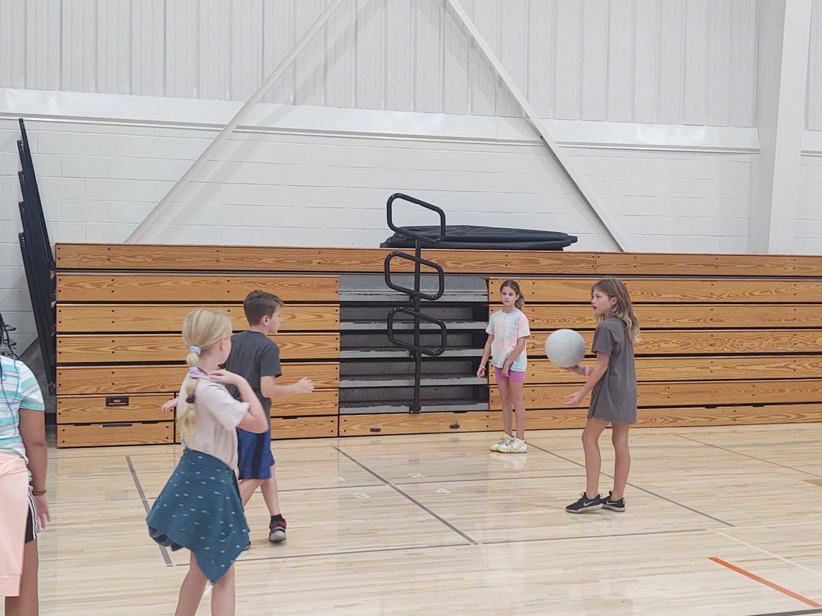 lswardenski4's tweet photo. First Workout Wednesday of the year 4 Square Style! Thanks @IBES_PE #ibtigerpride https://t.co/Mq56RWXNB2