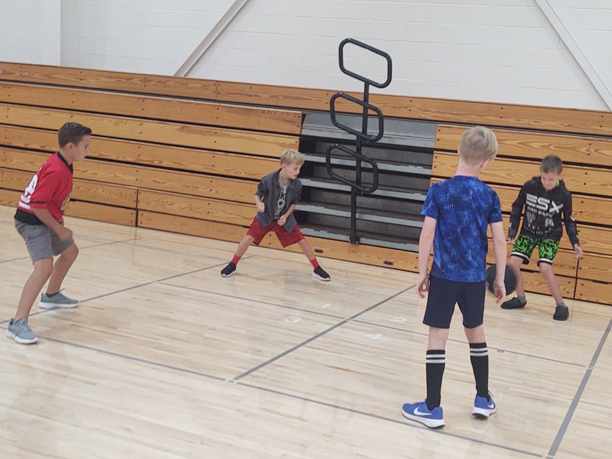 lswardenski4's tweet photo. First Workout Wednesday of the year 4 Square Style! Thanks @IBES_PE #ibtigerpride https://t.co/Mq56RWXNB2