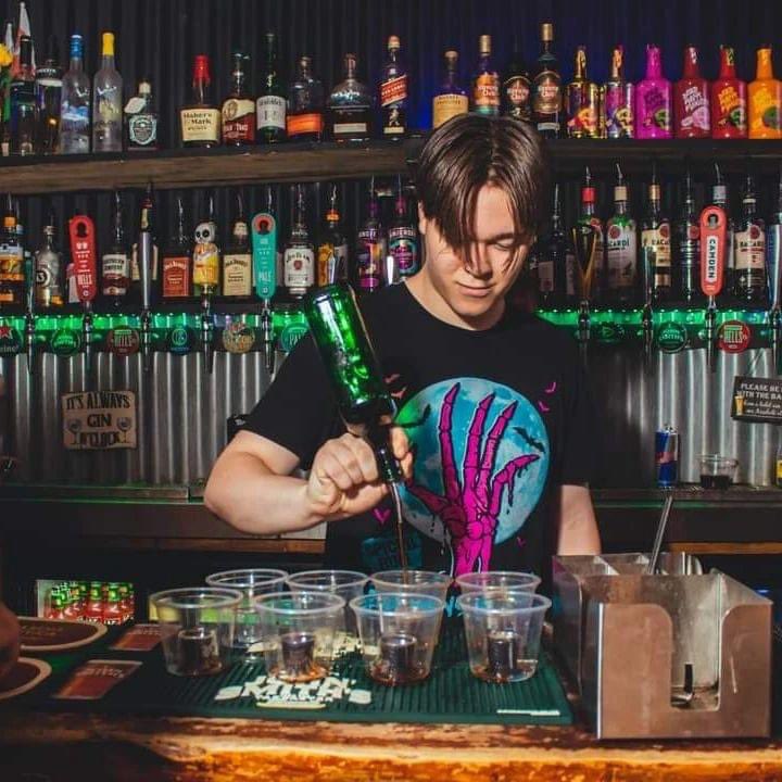 oneeyedjacks_1's tweet photo. ITS ONE EYED WEDNESDAY ๐
Grab a double Smirnoff, Gordonโs or Captain Morganโs with a mixer for just ยฃ4! โค๏ธ
ยฃ1 Bombs all night! ๐ฅ
2 for ยฃ4 VKs and Bottles of Bud Light! ๐บ
Come join Wind Stโs No. 1 Indie Party tonight, open til 2am! ๐ฅ
#oneeyedjacks #windst #studentnight https://t.co/jJ66cFXr0o