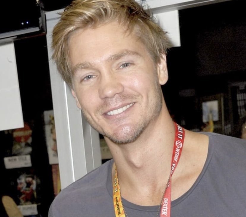 Hoje é aniversário do Chad Michael Murray, nosso eterno e amado Lucas Scott! O ator está completando 41 anos de idade! ❤️🏀📚
#HappyBirthdayChadMichaelMurray