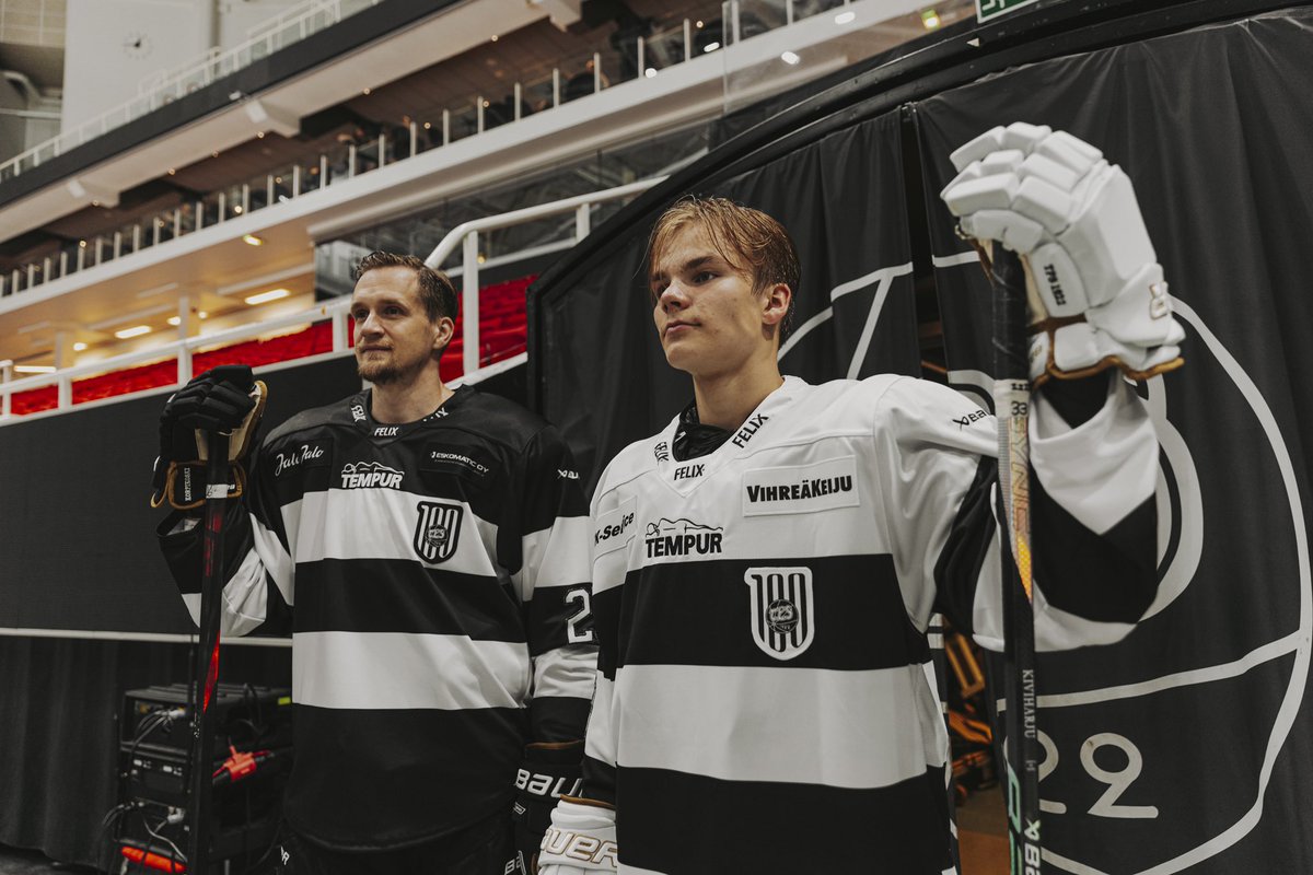 HCTPS's tweet photo. 🖤Tyylikkyys. 
🤍Se on aina muodissa.
#HCTPS #Turku #Liiga #TPS100 https://t.co/uQ1FGV6CRd