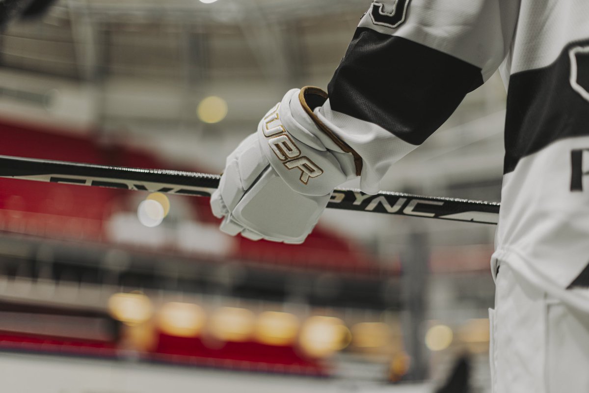 HCTPS's tweet photo. 🖤Tyylikkyys. 
🤍Se on aina muodissa.
#HCTPS #Turku #Liiga #TPS100 https://t.co/uQ1FGV6CRd