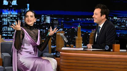 silodiceinterne's tweet photo. - ¿Como puedes triunfar en países con otros idiomas si no se enteran de lo que dices?
- ¡Pues igual que en España! https://t.co/JcBC1bYVI8