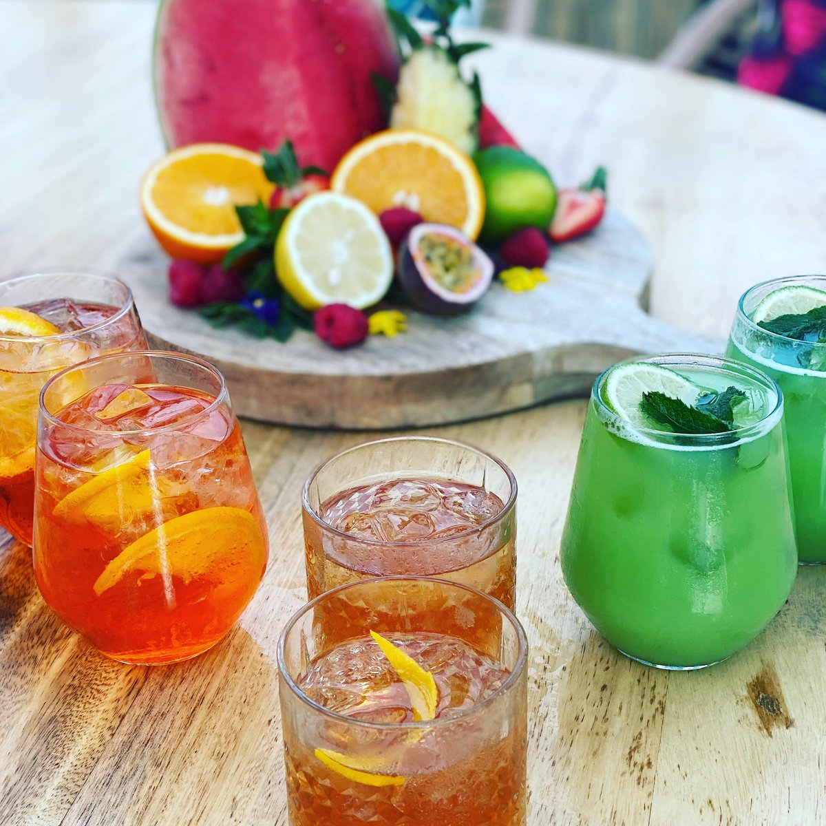 2-4-1 cocktails available 4pm-7pm today &amp; tomorrow🥳. Join us for H A P P Y  H O U R, no need to book - just turn up🍹

#thepod #thepodnewport #newport #wales #happyhour #241cocktails #wednesday #thursday #cocktails #buyonegetonefree #drinks #cocktailhour #joinus