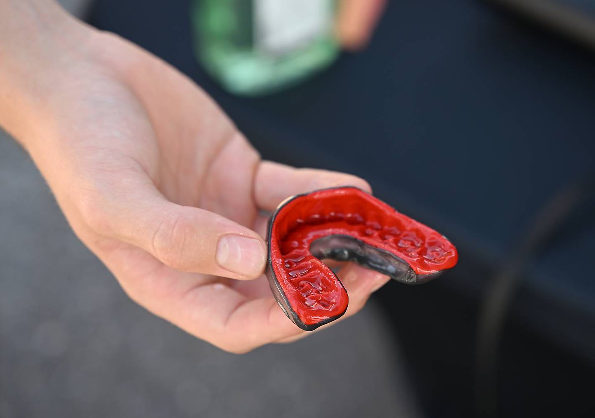 One Howard County parent introduced a mouthpiece designed to be an early warning indicator for potential heat related illness. Read all about it and other heat related illness precautions local football programs are taking, story with <a href="/EthanEhrenhaft/">Ethan Ehrenhaft</a> 
baltimoresun.com/maryland/howar…