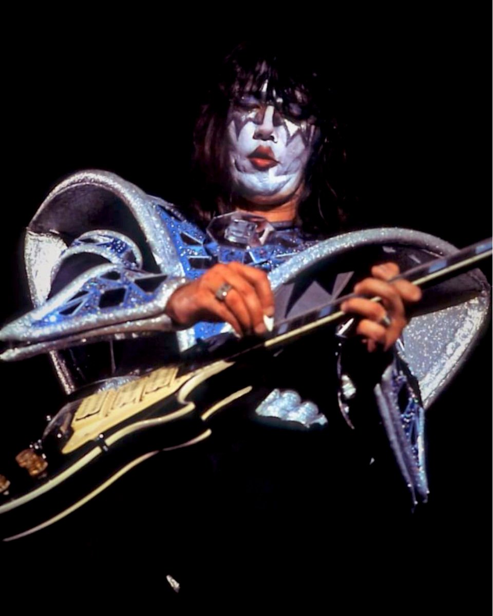 ssikfandk's tweet photo. Ace Frehley. LEAD Guitar.9-22-79. 8 days until I turn 16 yrs old.
EXACTLY 10 days prior to MY first show.
10-2-79. #ReturnOfKiss #Dynasty #Kisstory #PickSlide https://t.co/m08i6NjhNg