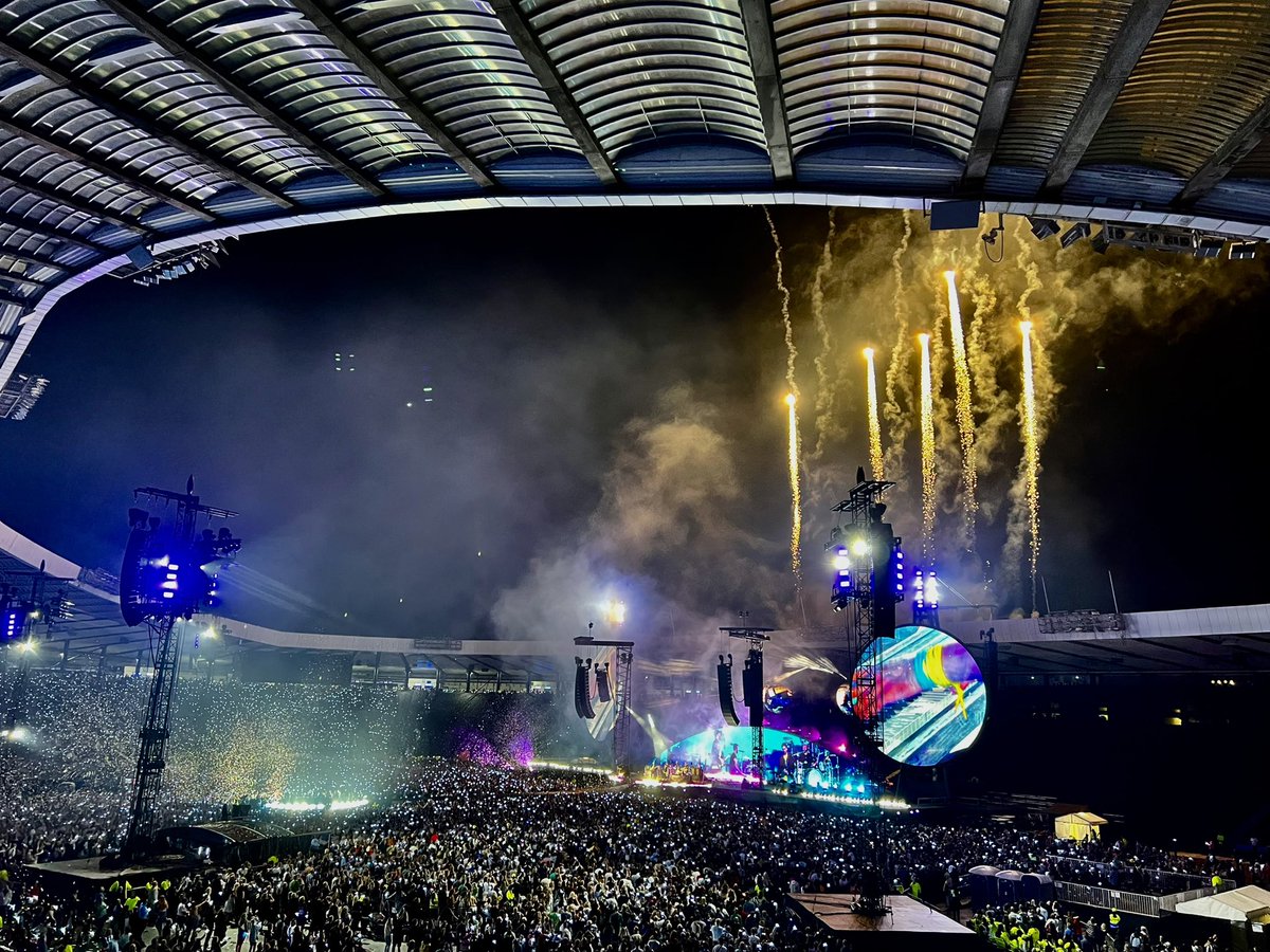 Walkerboy7's tweet photo. Lovely couple of days north of the border with sister Susie. #ColdplayGlasgow was epic. Good fun. Love #scotland 🏴󠁧󠁢󠁳󠁣󠁴󠁿❤️🎤🎸🥁❤️🏴󠁧󠁢󠁳󠁣󠁴󠁿 https://t.co/CVGaCONJf0