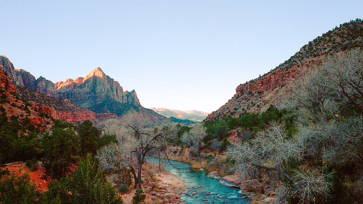 nev_in_color's tweet photo. 35mm mountains 🎞 https://t.co/un82u4rP4D