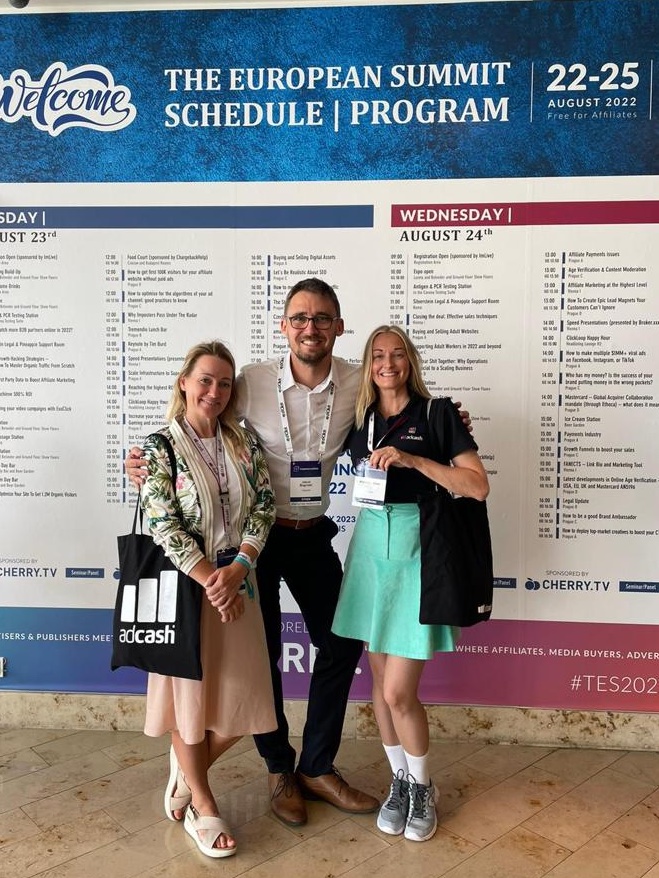 Adcash's tweet photo. One of the best things about visiting industry events is meeting other experts. 💯🤩Today at #TESAffiliateConference, we managed to catch a picture with our good friends from @Voluumcom!🤝💜

PS! We have a #collaboration project cooking with @Voluumcom, so stay tuned!😎

 #adcash https://t.co/EdJNDXNONp