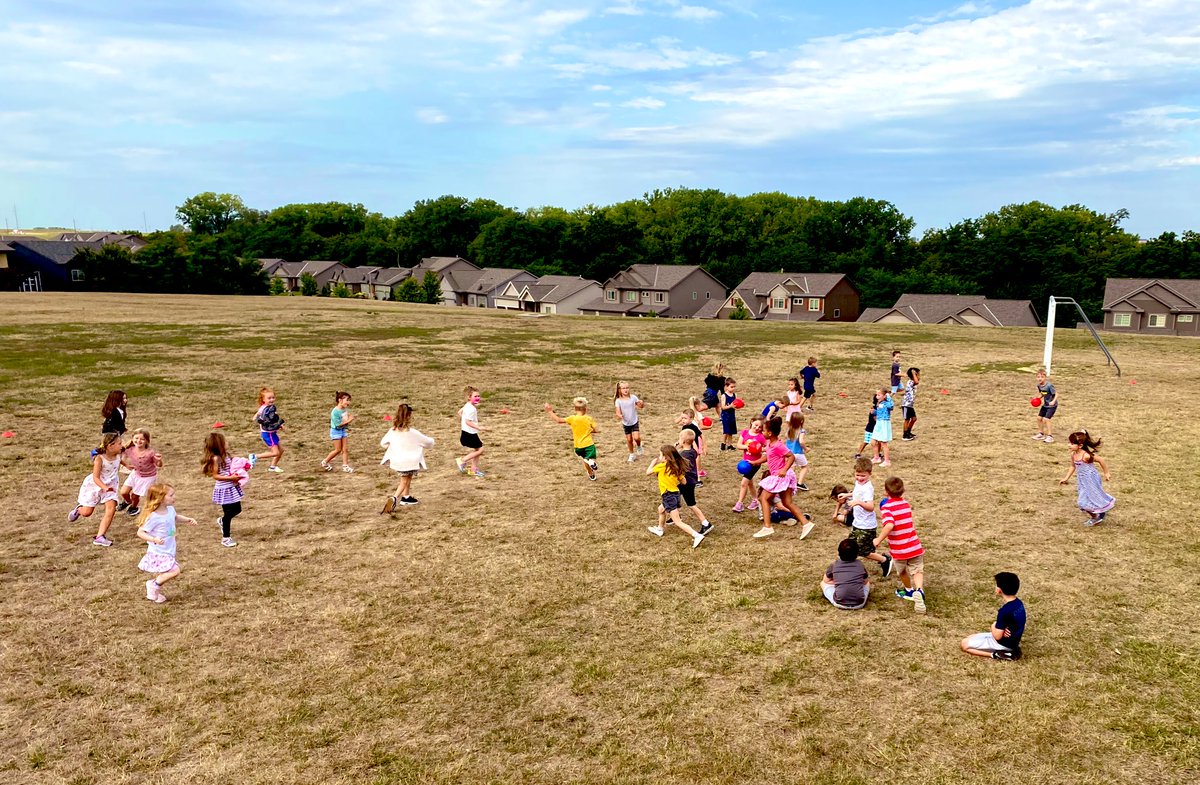 Reagan_PE's tweet photo. Kindergarten is getting active and soaking in the perfect weather this morning with some Fire &amp; Ice Tag 🌤🏃‍♀️🏃 @MPS_Reagan https://t.co/EHs3kDBRBC
