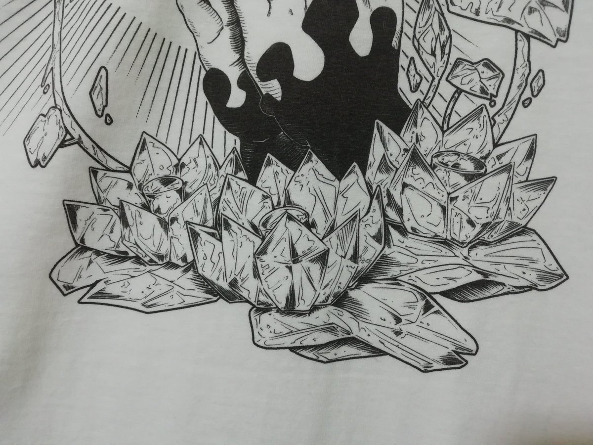 童しのTシャツ自分用のが届きました〜😭✨✨✨白Tで正解!線画の細かい線まで、綺麗に印刷されていて感動😭🙏💕💕💕💕 