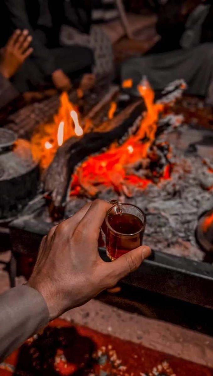 2000lkd's tweet image. علم غيابك يحترم قلب مغليك 
وعلم طيوفك لا تجي وانت غايب .❤️